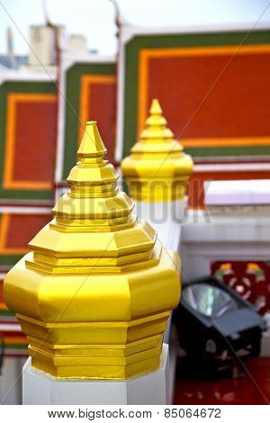 Roof  Gold    Temple   In   Bangkok  Electrical Lamp
