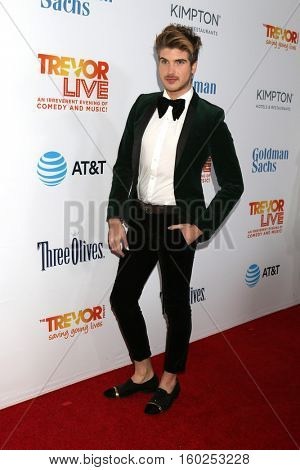 LOS ANGELES - DEC 4:  Joey Graceffa at the TrevorLIVE Los Angeles 2016 at Beverly Hilton Hotel on December 4, 2016 in Beverly Hills, CA