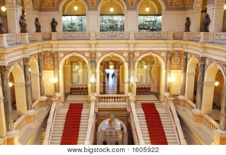 Prag Museum interior