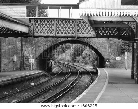 Puente ferroviario - estación de tren cerca de Poole, Dorset