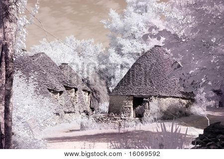 Infrarød foto af forhistoriske hytter i det sydlige Frankrig; Dordogne-regionen