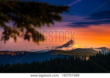 Mt Thielsen At Sunrise Oregon Landscape