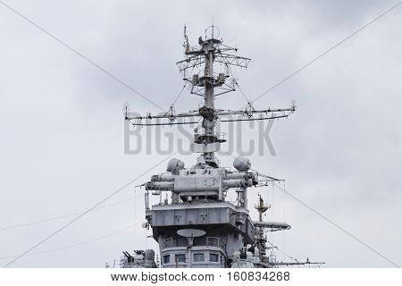 Mast warship. The lightning arresters and antenna shortwave and longwave data. Marine service.