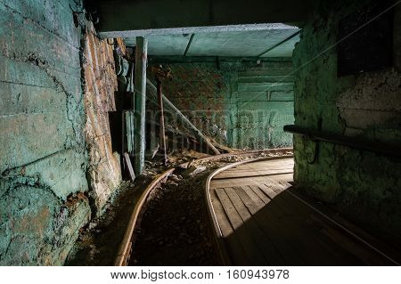 Training mine shaft tunnel waith rails light