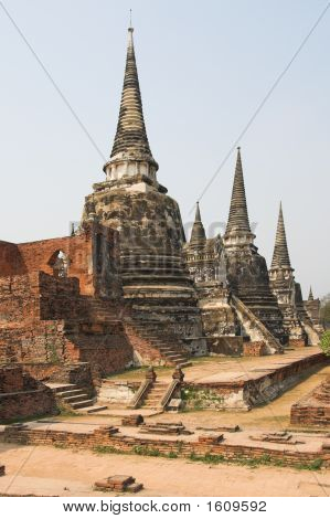 drei Chedis Wat Phra Si Sanphet Ayutthaya Thailand Portrait