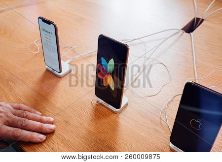 Strasbourg, France - Sep 21, 2018: Apple Store With Senior Male Hand On Wooden Table In Front Of Dev