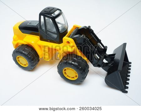 Toy Industrial Vehicle, Plastic Wheel Loader Excavator for Earth Moving Works at Construction Site, Miniature Earth Mover,  Frontend Loader with a Big Scoop, Heavy-Duty Bulldozer, Toy Loader Digger