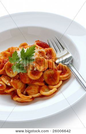 Orrecchiette pastaa tomaattikastikkeessa