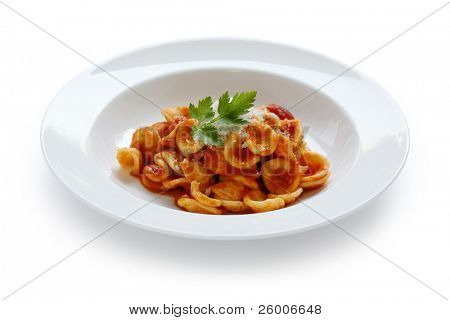 Orrecchiette pastaa tomaattikastikkeessa