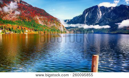 Sunny Morning On The Lake Altausseer See. Sunny Autumn Scene In The Morning. Location: Resort Altaus
