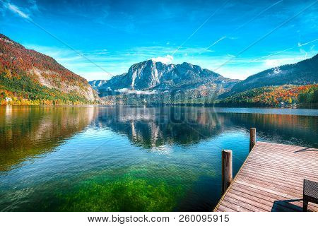 Sunny Morning On The Lake Altausseer See. Sunny Autumn Scene In The Morning. Location: Resort Altaus