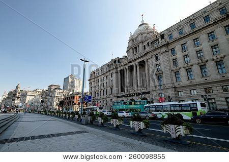 Shanghai, China ; Jun 21 2018  : Coloniel Building Style Located In The Bund (waitan). It Is A Water
