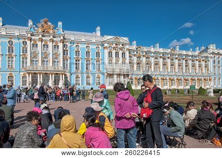 Tsarskoye Selo, Saint-petersburg, Russia - August 22, 2018: Many People Wait To Enter To The Catheri