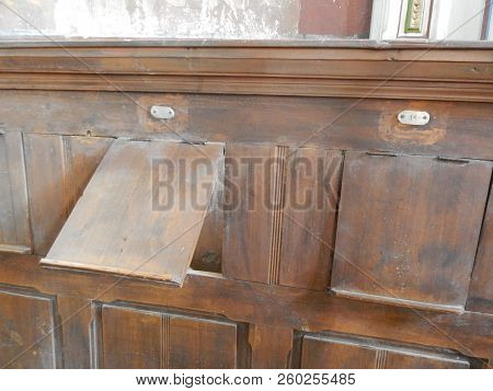 Synagogue, Interior And Religious Objects