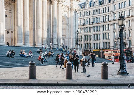 London, Uk - September 17, 2018: People Walking In Front And Sitting On The Stairs Of St. Pauls Cath