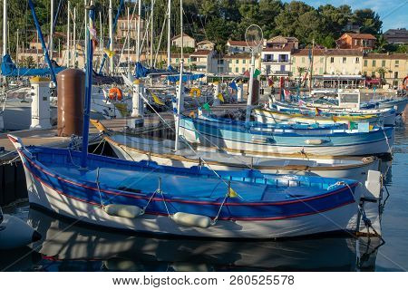 August 13, 2018, Small Fishermans And Yacht Haven, Marina In Saint-mandrier-sur-mer, Provence, Franc
