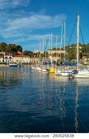August 13, 2018, Small Fishermans And Yacht Haven, Marina In Saint-mandrier-sur-mer, Provence, Franc