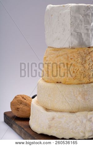 French Aoc Soft Cow Cheeses, Crumbly Langres With Washed Rind Structure, Sharp Pie Angloys, Camember