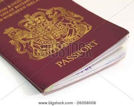  pasaporte británico aislado en blanco