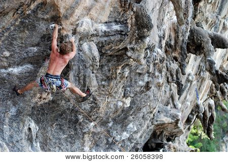  5.11 c (7a) 석회암 바위 Tonsi 태국 등반