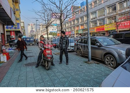 Yiwu/china - January 23 2015: Chinese People Life In Yiwu City Beside The Road,yiwu City China