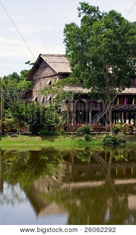 长屋在沙捞越 (bornio)