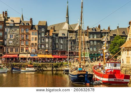 Honfleur, France - 2018.
Scenic View Of The Honfleur Harbour In Normandy, France.
Color Houses And T