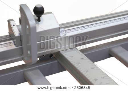 Metal ölçek