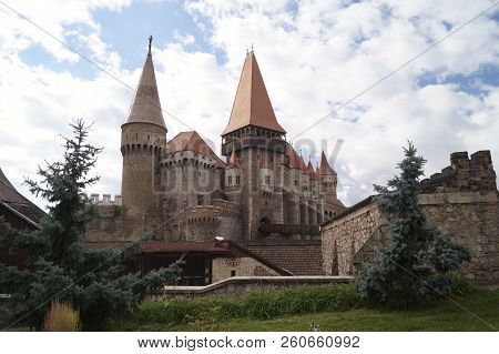 Corvin Castle Or Hunyadi Castle (castelul Corvinilor Sau Castelul Huniazilor), Hunedoara, Romania