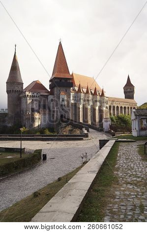 Corvin Castle Or Hunyadi Castle (castelul Corvinilor Sau Castelul Huniazilor), Hunedoara, Romania