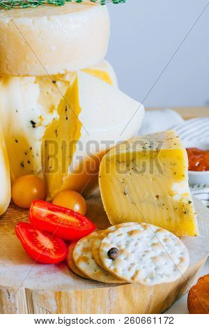 Assorted Cheeses Cachotta With Jam, Tomatoes And Crackers