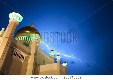 Sultan Omar Ali Saifuddin Mosque - Brunei