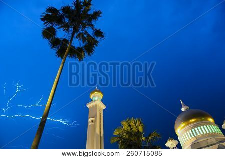 Sultan Omar Ali Saifuddin Mosque - Brunei