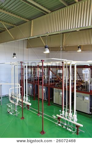 Buizen en pijpen, machines op fabriek pumphouse