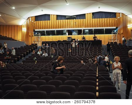 Palazzo Della Cultura E Dei Congressi In Bologna