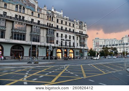 Moscow, Russia - September 22. 2018. Teatralny Passage And Hotel Metropol