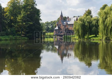 Bazel, Belgium - September 30, 2018, Castle Wissekerke, With Water And The Bridge In The Foreground