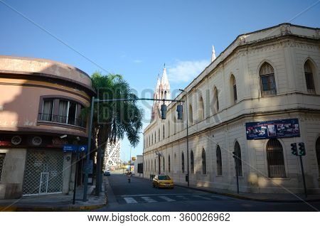 Cordoba, Argentina - January, 2020: Yellow Taxi Car On Road Intersection Of Rosario De Senta Fe And 