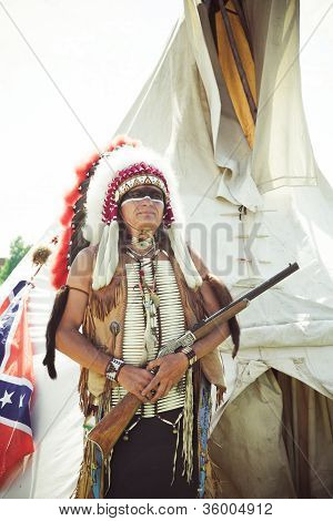 North American Indian in volle jurk