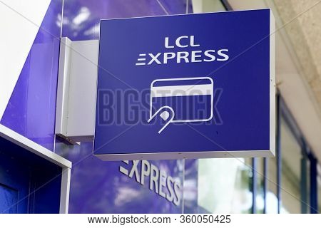 Arcachon , Aquitaine / France - 10 08 2019 :  Lcl Atm Cash Machine Sign Office