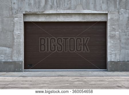 roller garage doors or sliding gates, construction or renovation of a garage or industrial building