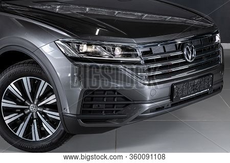 Novosibirsk, Russia - April  02, 2020  Volkswagen Touareg, Close-up Of The Headlight, Bumper, Wheel,