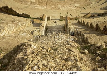 Stairs Down In Ancient Amphitheater In Bulla Regia, Tunisia. Antic Roman Ruins And Architecture.