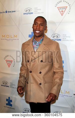 LOS ANGELES - NOV 26:  Raphael Saadiq at the Autism Blue Jean Ball at the Beverly Hilton Hotel on November 26, 2012 in Beverly Hills, CA12