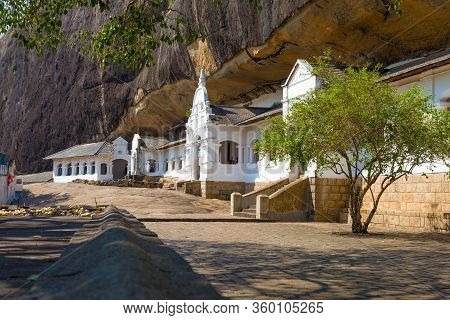 At The Ancient Buddhist Cave Temple Rangiri Dambulu Raja Maha Viharaya (golden Temple). Dambulla, Sr