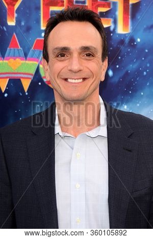 LOS ANGELES - NOV 13:  Hank Azaria at the 
