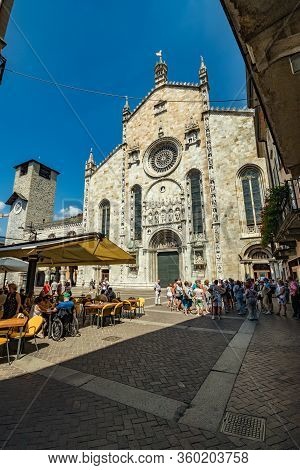 Como, Italy - August 4, 2019: Local People And Tourists On A Quiet Cozy Streets Near Cathedral In Th
