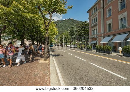 Como, Italy - August 4, 2019: Local People And Tourists On A Quiet Cozy Streets In The Center Of Bea