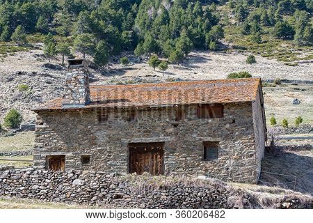 Vall De Incles, Andorra : 19 March 2020 : Old House At The Entrance To The Incles Valley In Andorra 