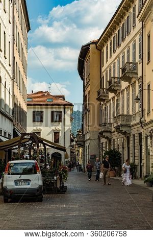 Como, Italy - August 4, 2019: Local People And Tourists On A Quiet Cozy Streets In The Center Of Bea